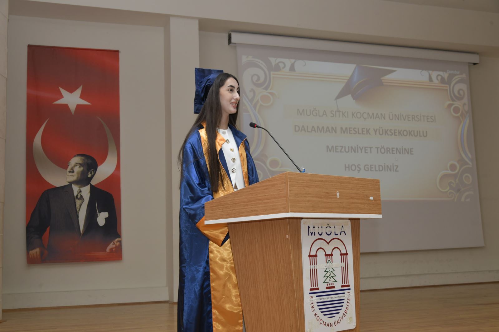 Okul birincisi konuşma yaparken