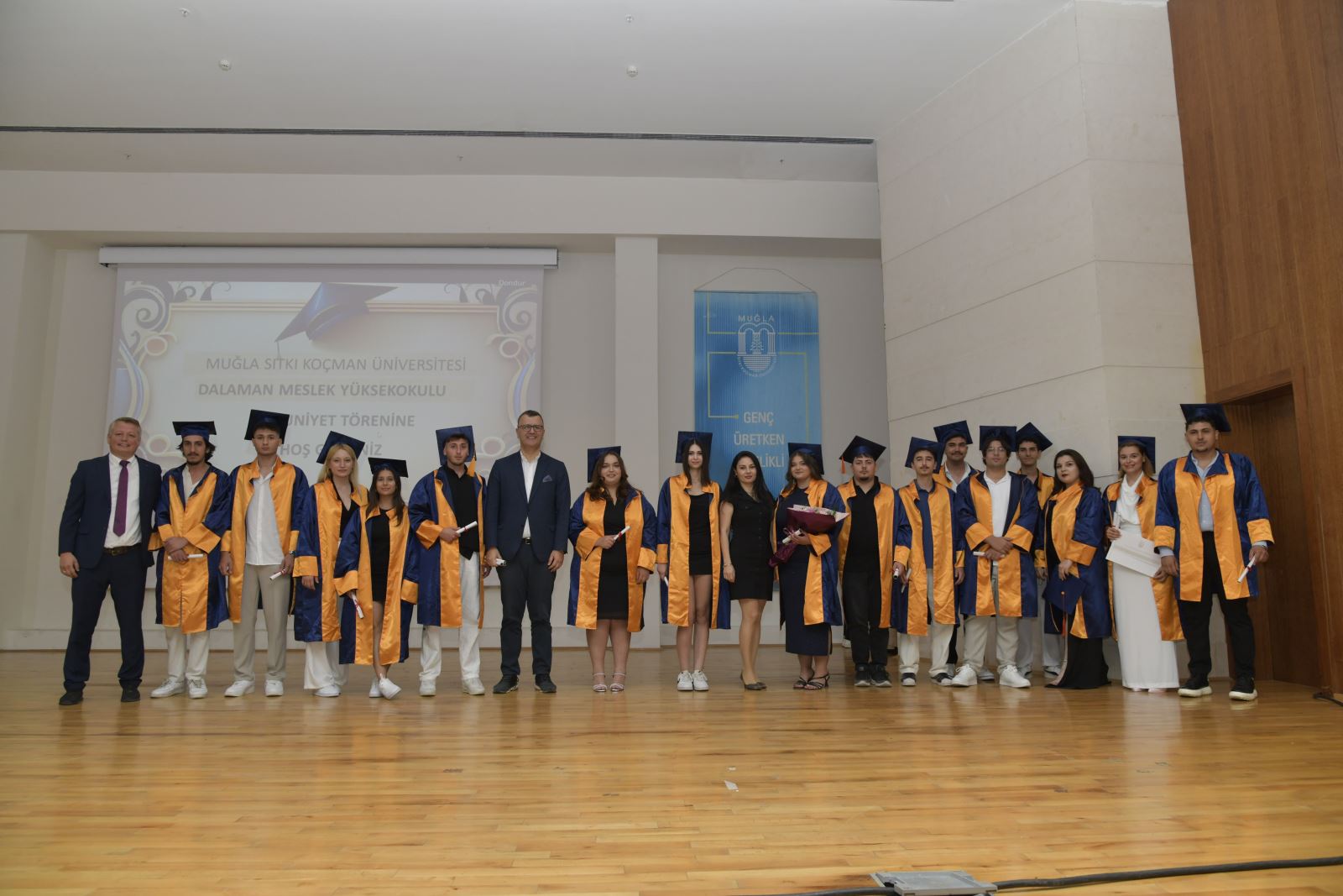 Lojistik Programının hocalarla Toplu Fotoğrafı