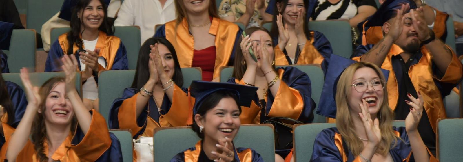 Öğrencilerin çoşkulu fotoğrafı